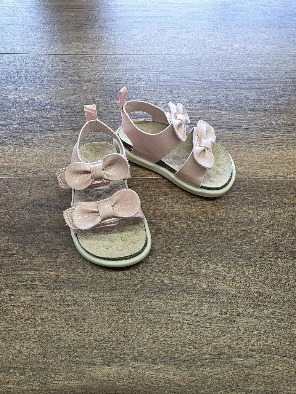 Carters Shimmery Pink Bow Sandals for Baby Girl SIZE: 3.5 (3-12 Months)